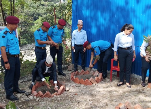 ७१ औं प्रहरी दिवस २०८३ का अवसरमा जिल्ला प्रहरी कार्यालय दार्चुलामा बृक्षाराेपण